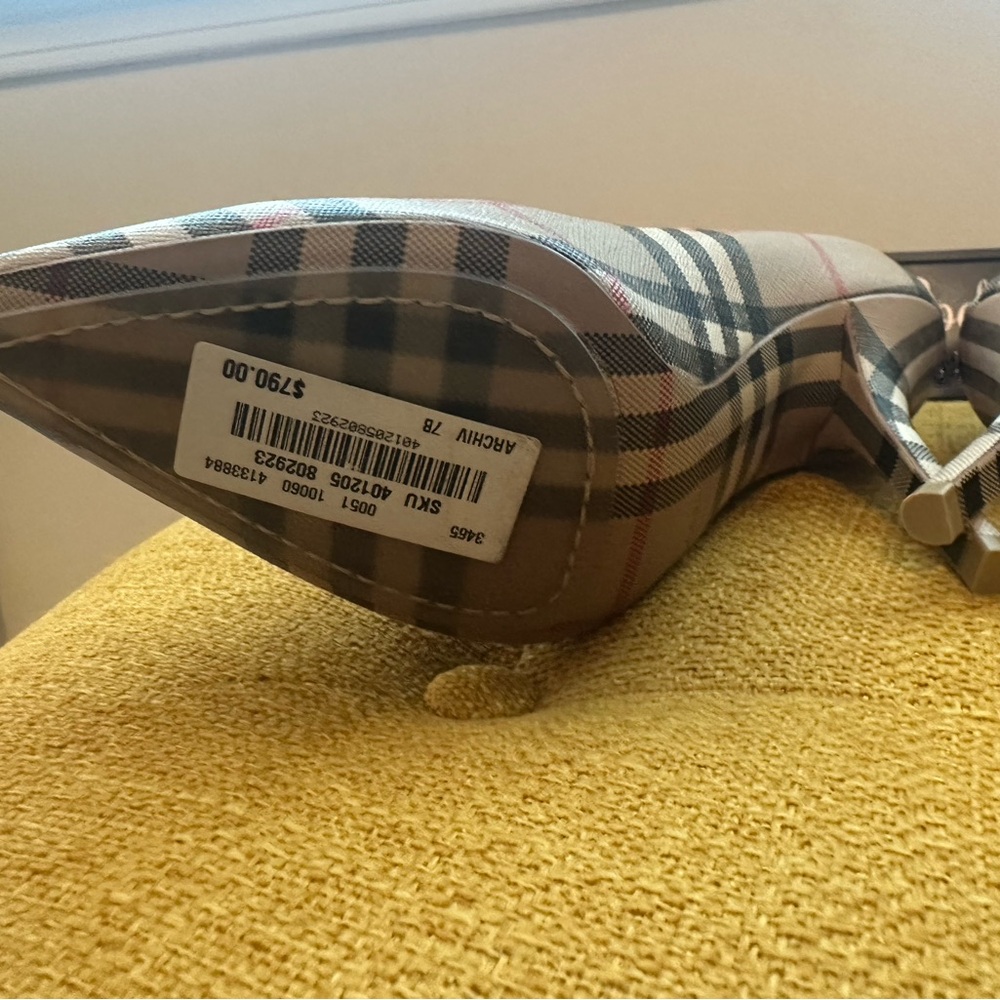 Burberry Aubri Check Pumps - Picture 6 of 7